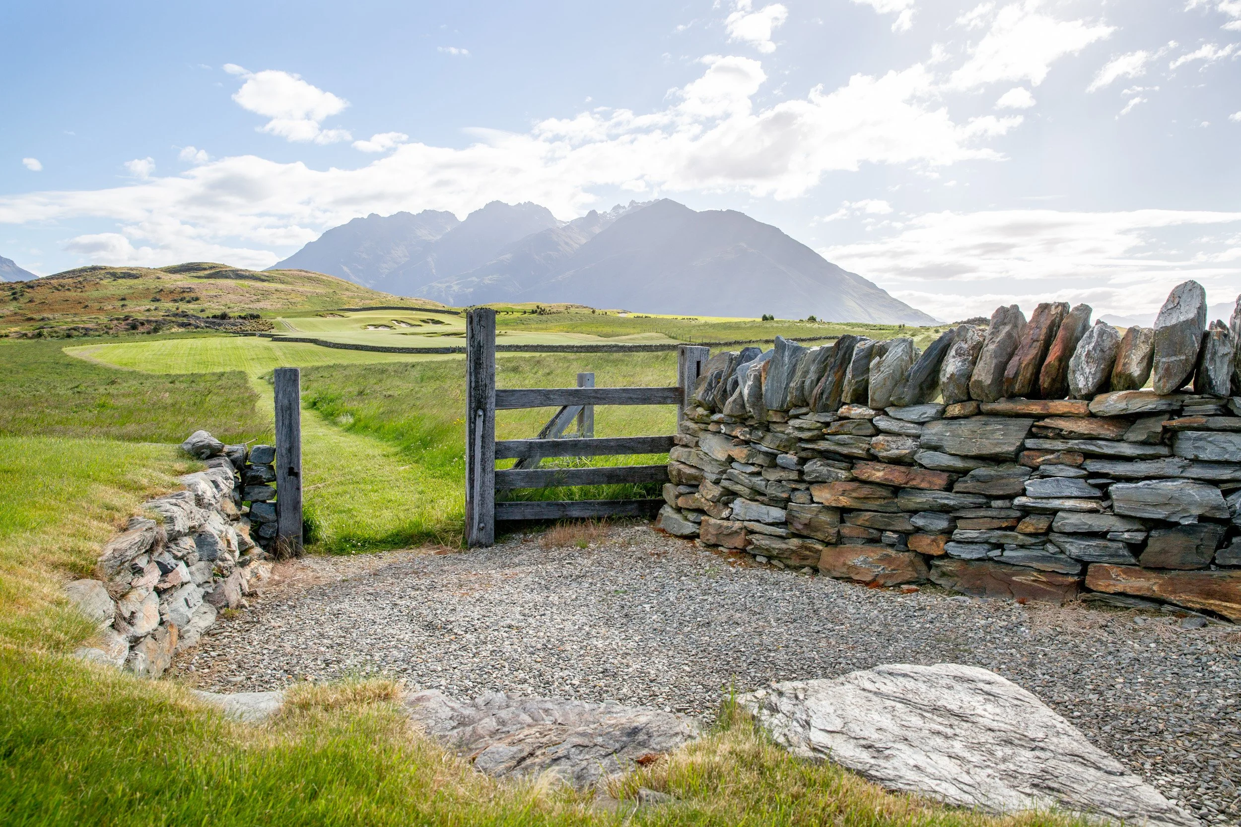 From dunes to mountain peaks: Two must-play New Zealand courses